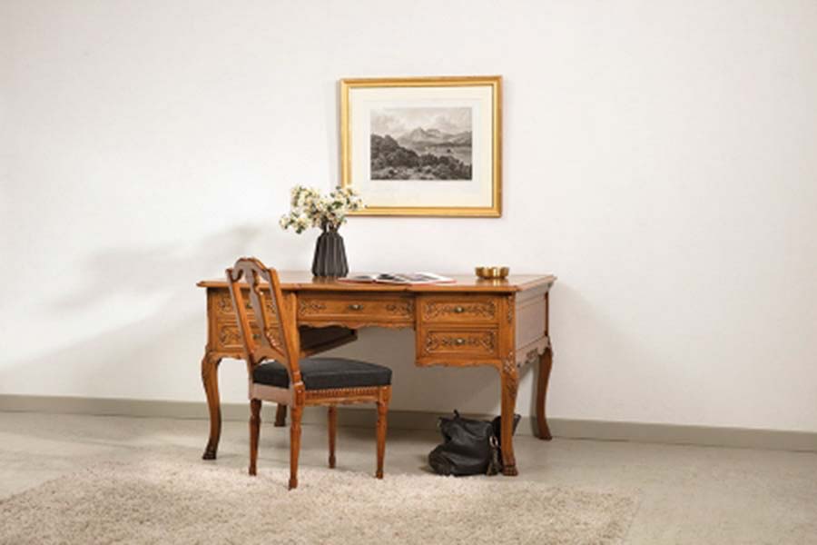 Restaurierter Schreibtisch aus dem Barock