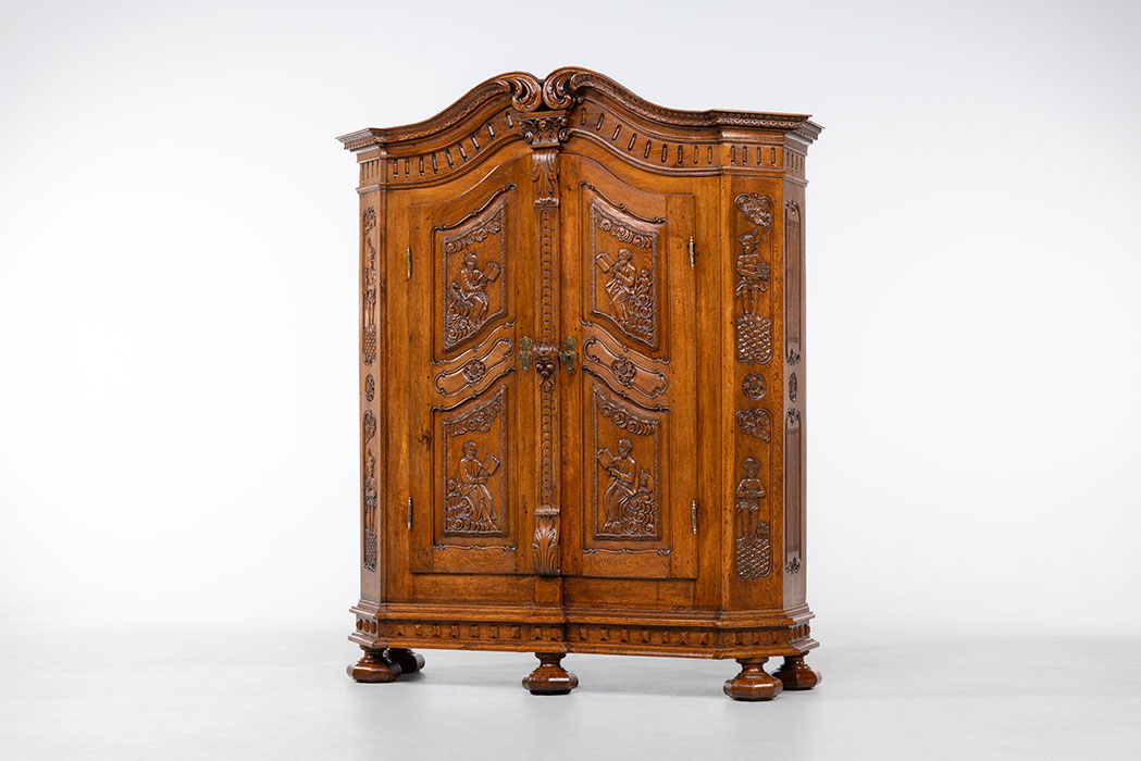 antiker bodenseeschrank