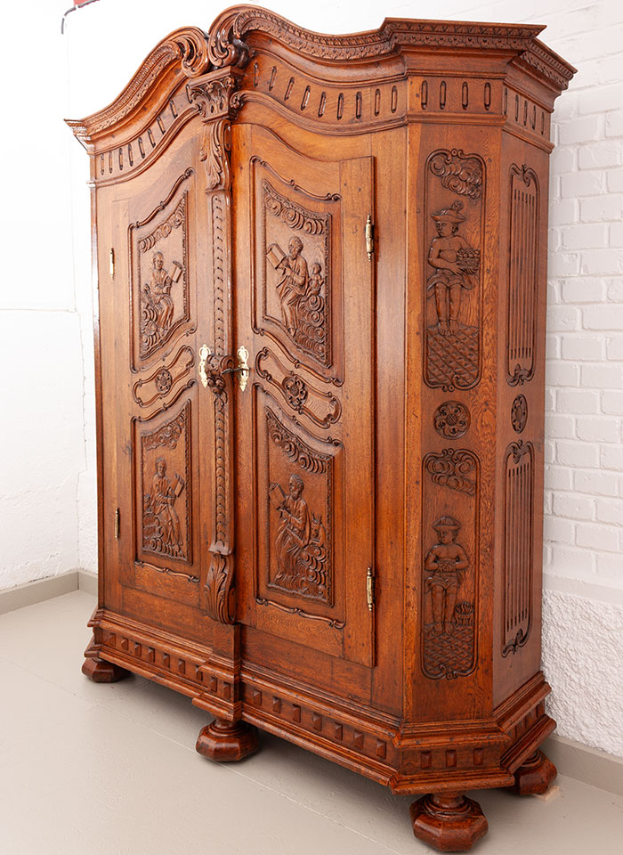 antiker barockschrank