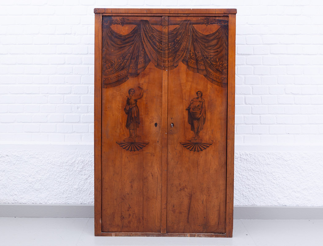 Salonschrank, Biedermeier, Schwarzlotmalerei